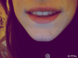 Gif animé bouche fille